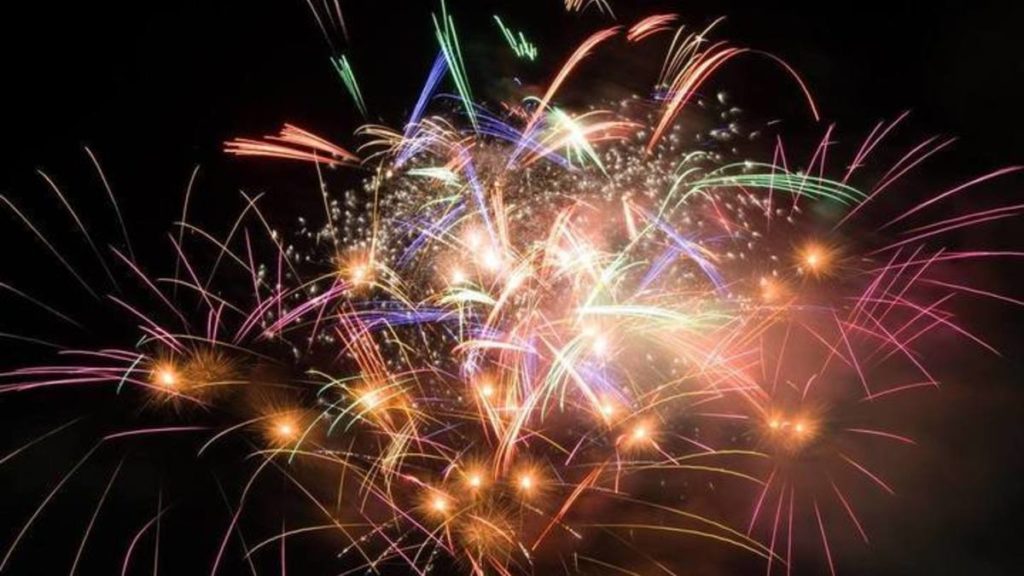 神宮外苑花火大会19の子連れでも無料で見える場所取り12選はここ まろぐ Marog まろぐ Marog